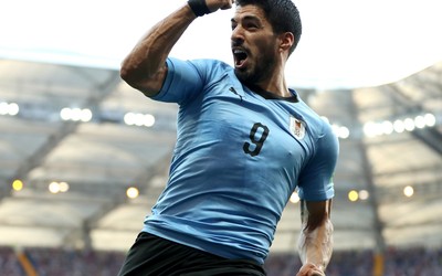 维基体育-伯贝这脚射门吊射得手